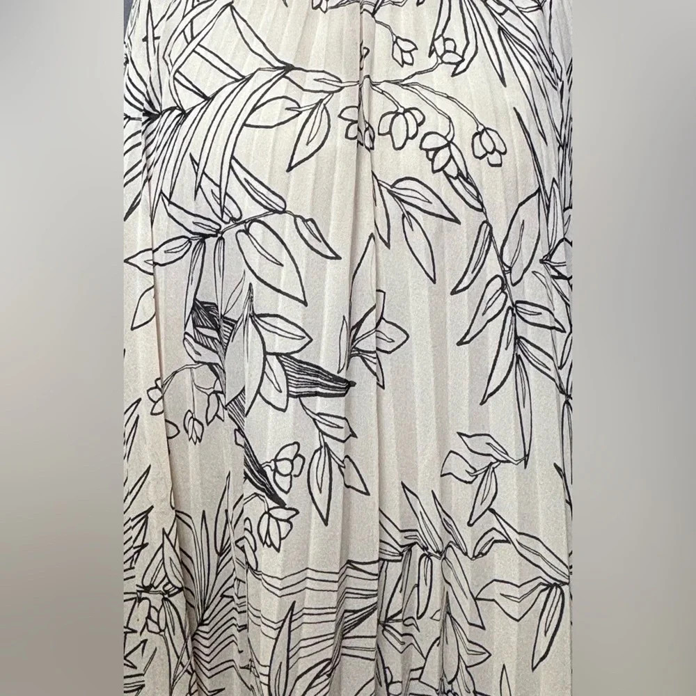 Babaton Pleated Cream and Black Floral Print Midi Pull Up Skirt Size Small
